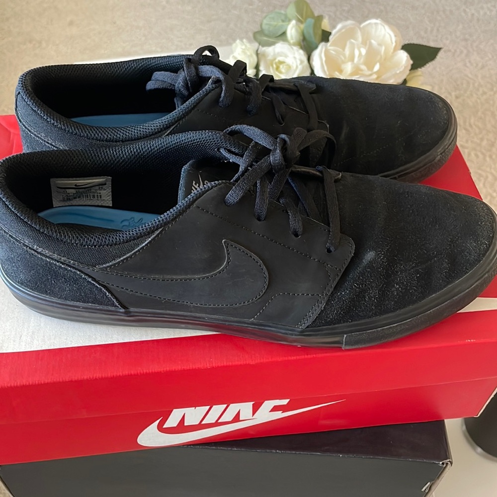 Blk Nike SB